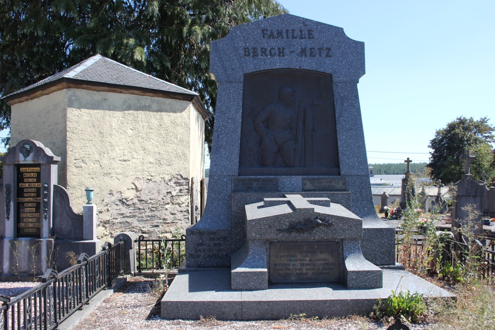 Belgische Oorlogsgraven Neufchâteau #2