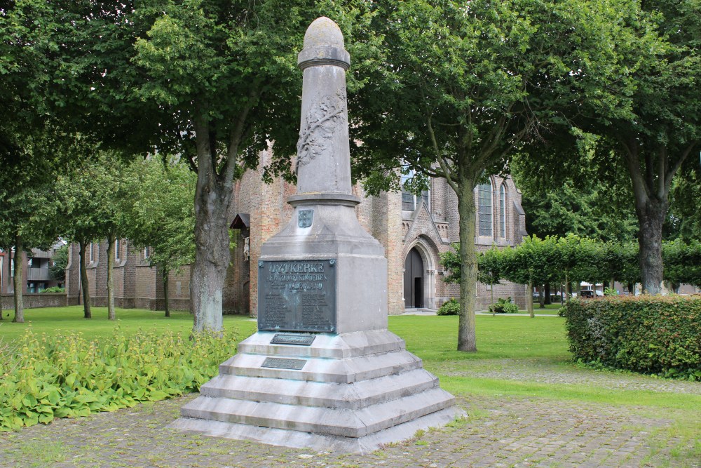 Oorlogsmonument Uitkerke #2