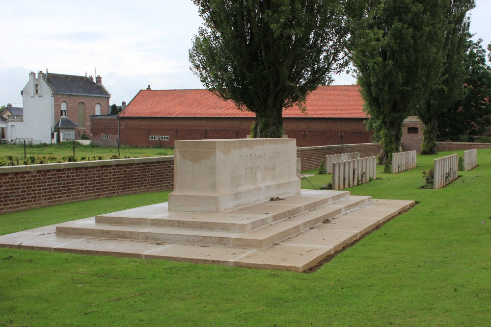 Commonwealth War Cemetery Hermies Hill #2