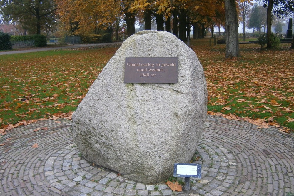 Oorlogsmonument Midwolda #1