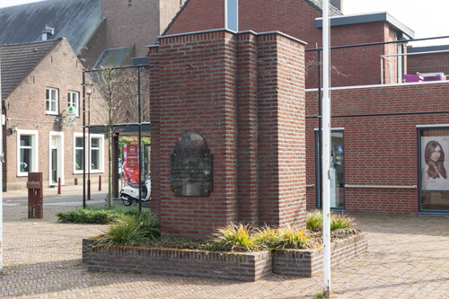 Oorlogsmonument  Maasniel