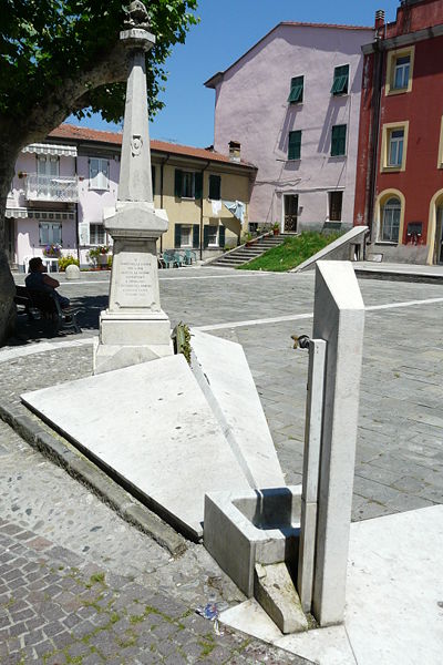 Oorlogsmonument Santo Stefano di Magra #1