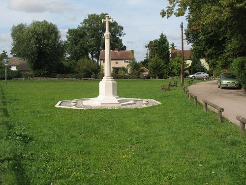 Oorlogsmonument Roydon #1