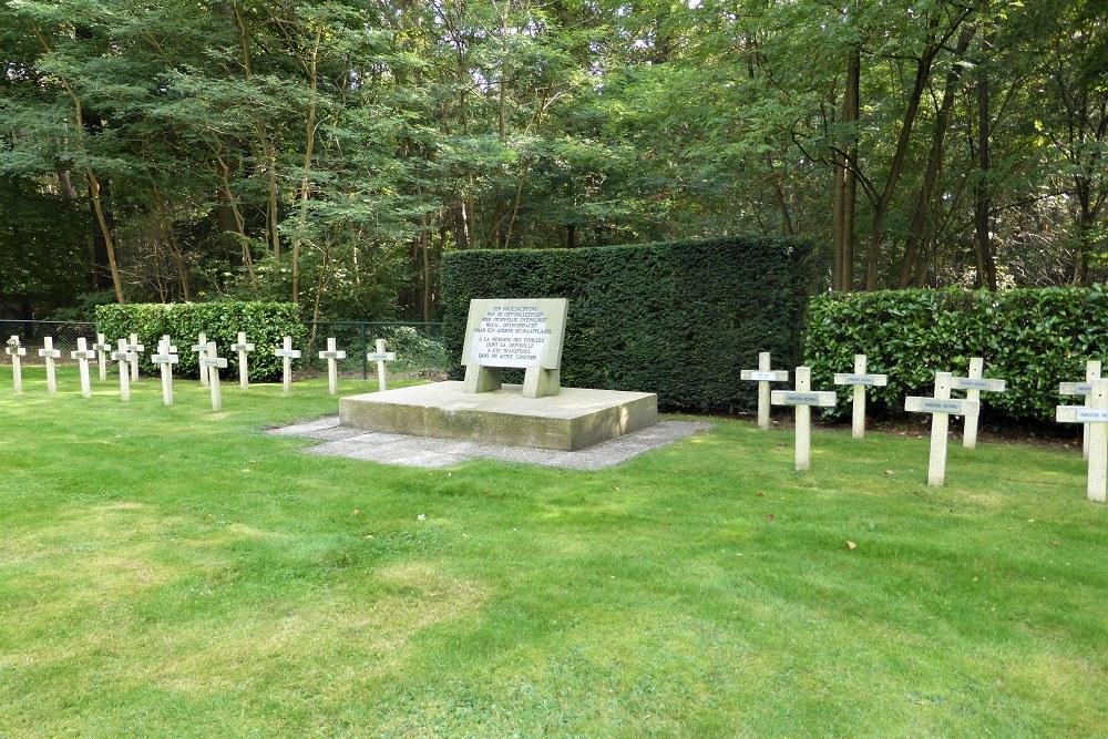 Monument Gefusilleerden Belgische Oorlogsbegraafplaats Leopoldsburg