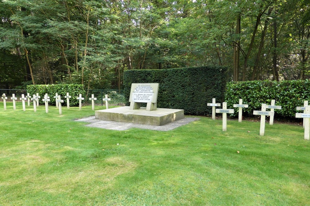 Monument Gefusilleerden Belgische Oorlogsbegraafplaats Leopoldsburg #1