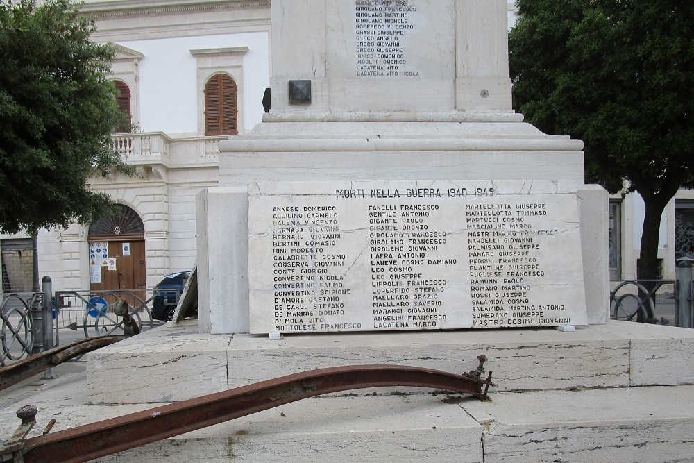 Oorlogsmonument Alberobello #2