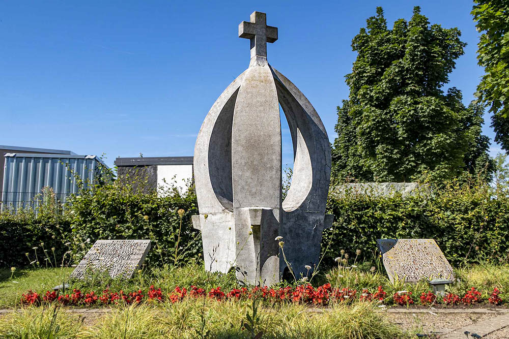 Duitse Oorlogsgraven en Monument Morschenich #3