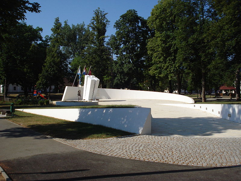 Monument Gesneuvelde Kroatische Verdedigers Otočac #1