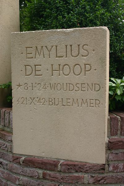 Monument Fallen Woudsend #2