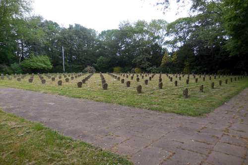 Duitse Oorlogsbegraafplaats Voerde #2