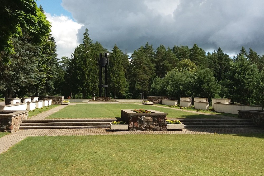 Soviet War Cemetary ilalė #1