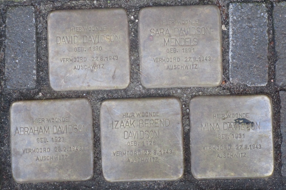 Stolpersteine Wilhelminasingel 9