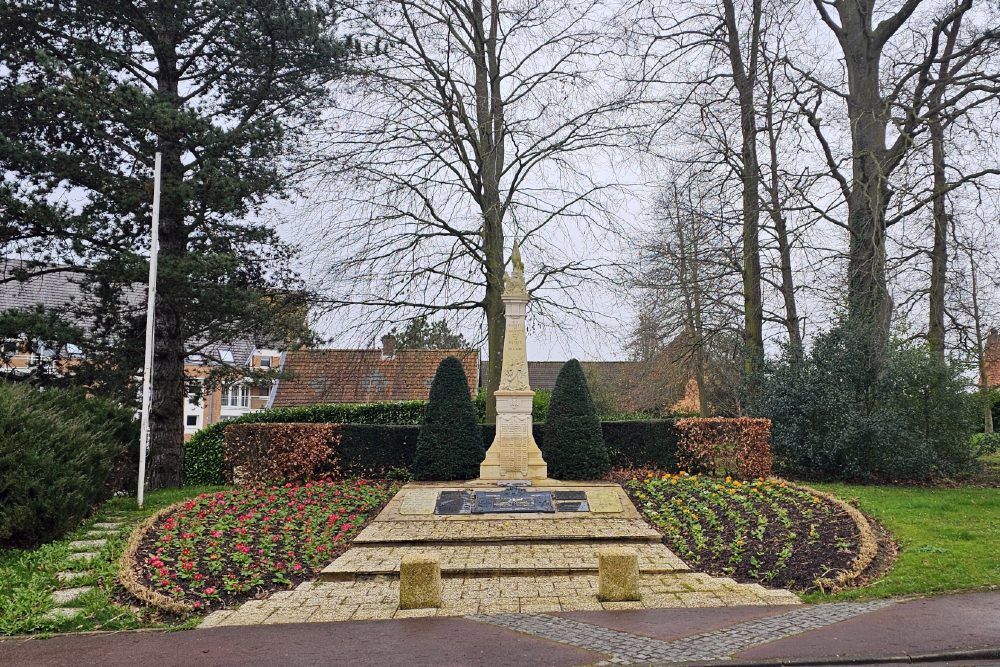 Oorlogsmonument Longuenesse #1