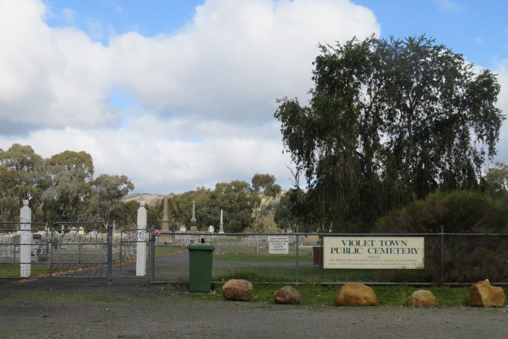 Oorlogsgraven van het Gemenebest Violet Town Public Cemetery