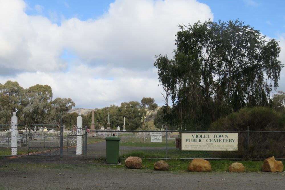 Commonwealth War Graves Violet Town Public Cemetery