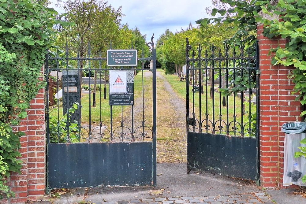 Commonwealth War Graves Longpré-les-Amiens #2
