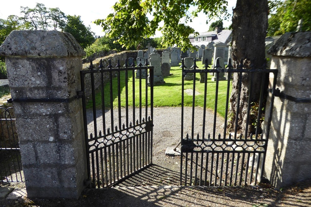 Commonwealth War Graves Glenmuick Parish Churchyard #1