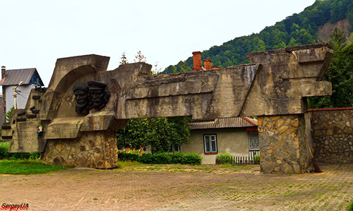 Partizanenmonument Yaremche #1