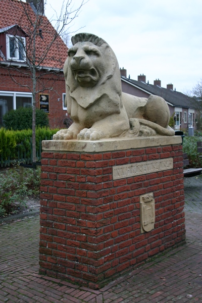 War Memorial Doezum #2