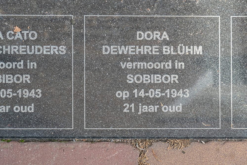 Memorial Stones Coninckstraat 15 #4