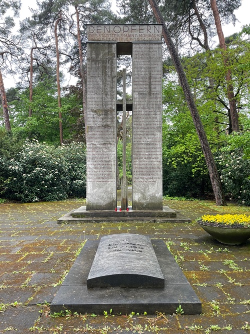 Oorlogsmonument Mombach #2