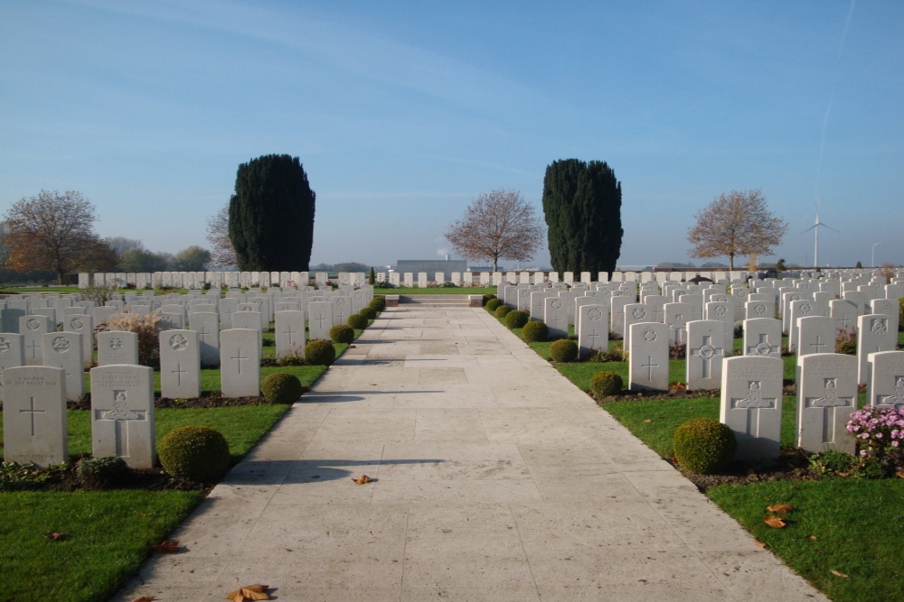 Commonwealth War Cemetery New Irish Farm #2