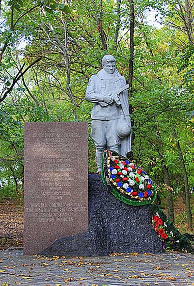 Mass Grave Soviet Soldiers Novohnativka