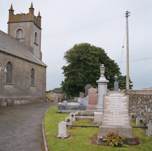 Oorlogsgraf van het Gemenebest Ballee Church of Ireland Churchyard #1