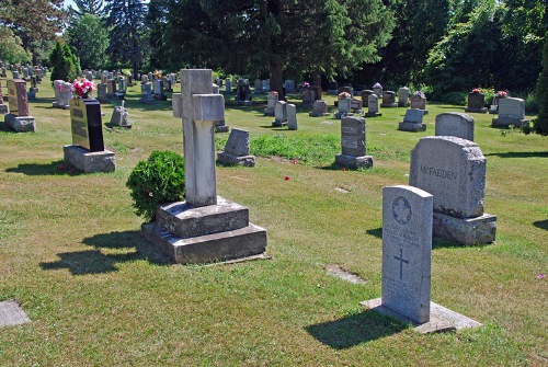 Commonwealth War Graves Hillcrest Cemetery