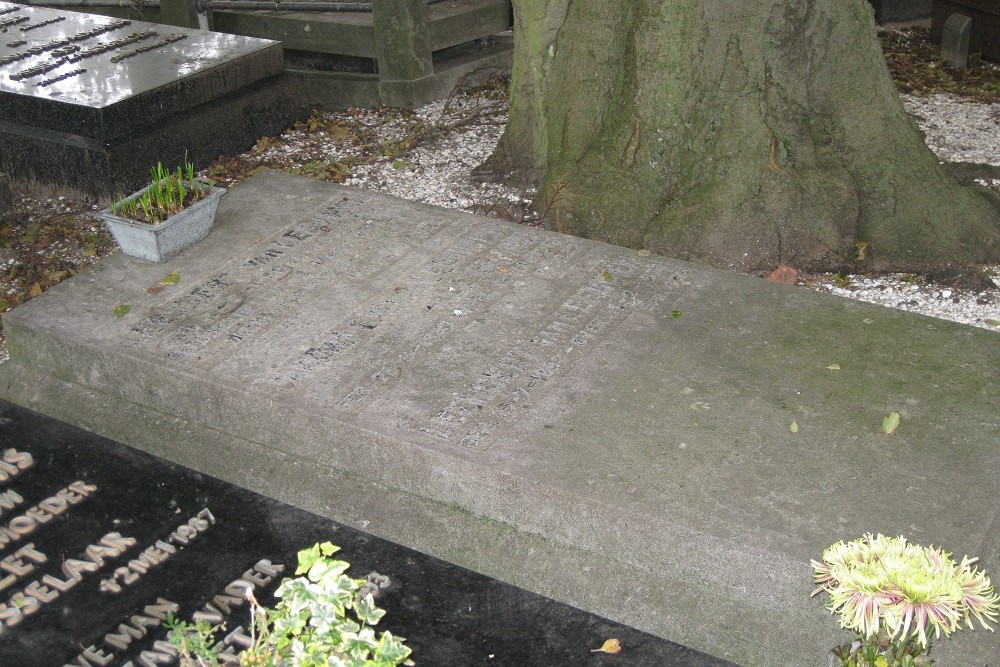 Nederlandse Oorlogsgraven Nederlans Hervormde Begraafplaats Sassenheim #3