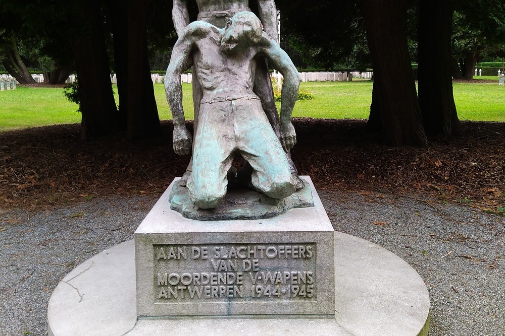 Monument Slachtoffers V-Wapens Schoonselhof #1