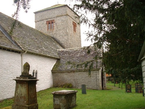 Commonwealth War Graves St. Cewydd Churchyard #1