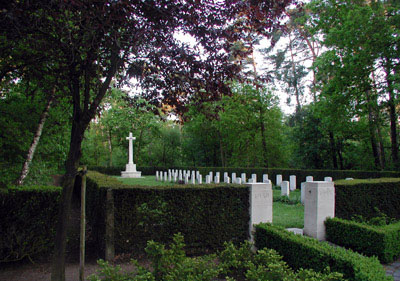 Commonwealth War Graves Sterksel (Providentia) #3
