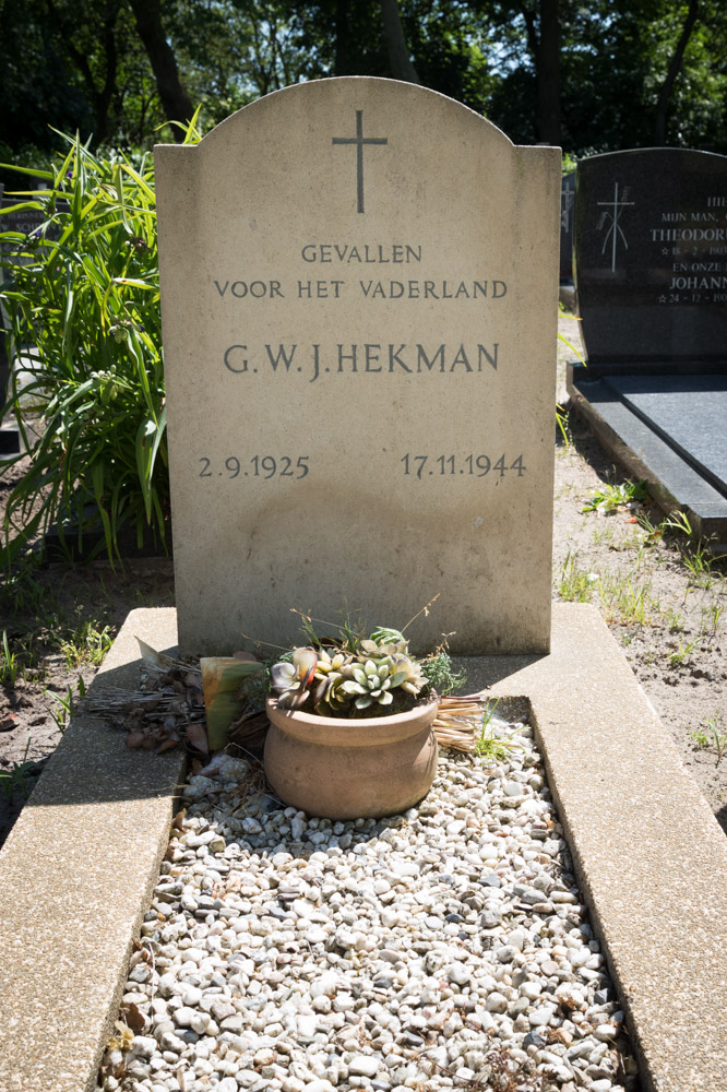 Dutch War Grave RC Cemetery Heino #2