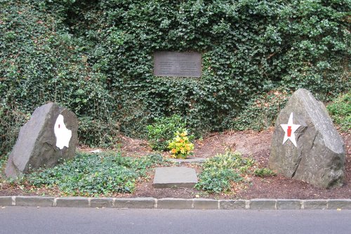 Monument 1 Lt Jesse P. Sweat en Cpl Leonard A. Deluga #1