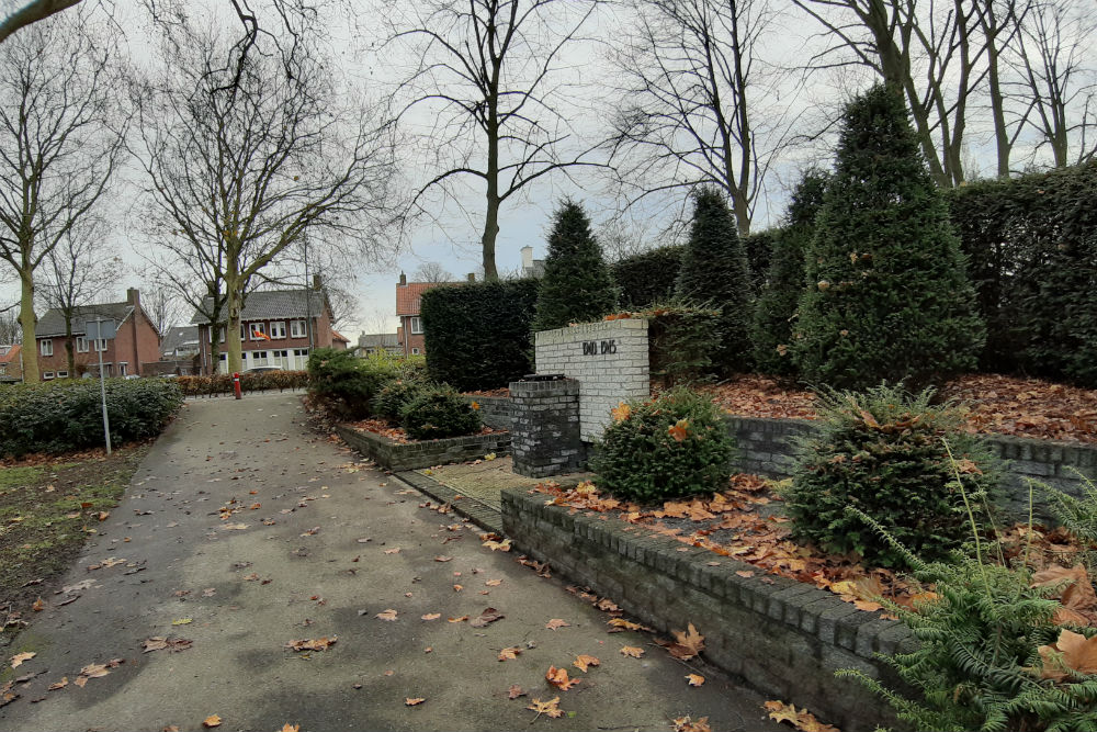 War Memorial Zevenbergen #5