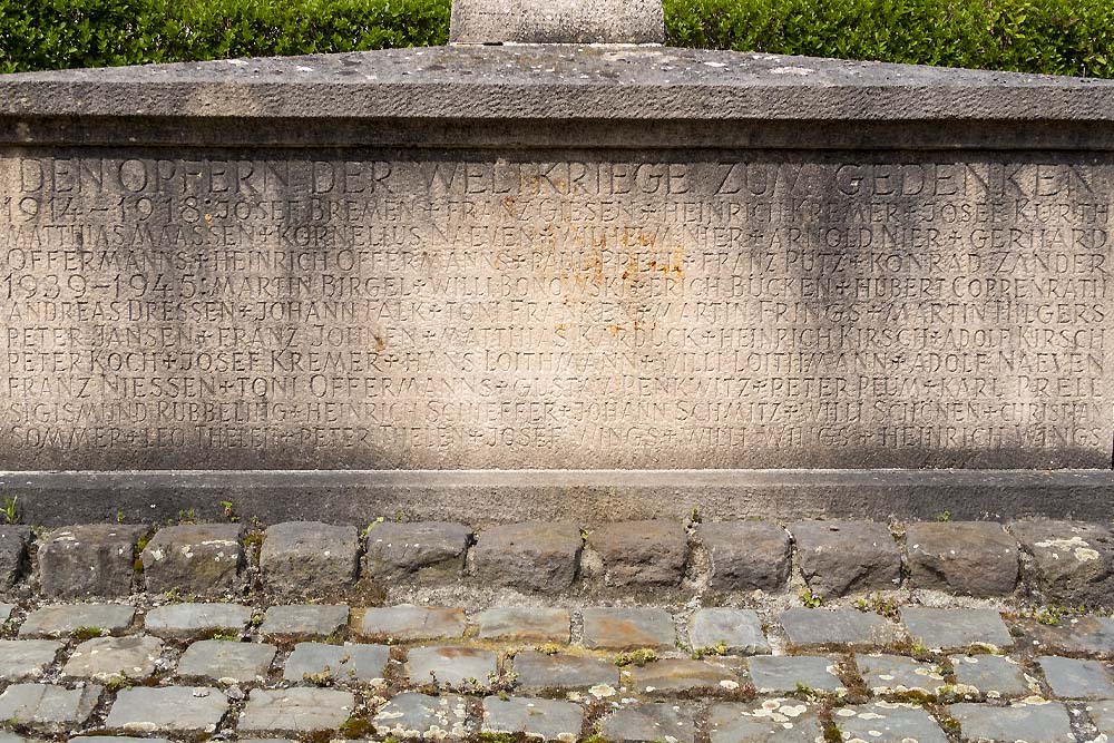 War Memorial Niedermerz #2