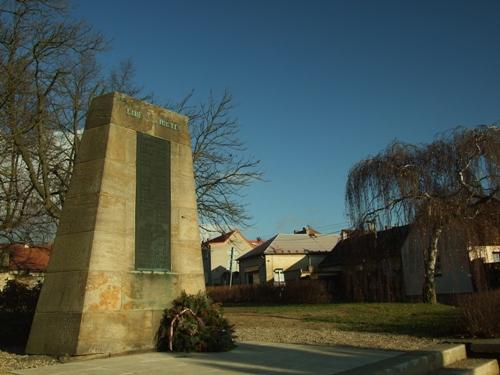 War Memorial Doksy #1