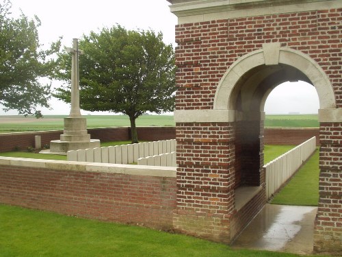 Commonwealth War Cemetery Upton Wood