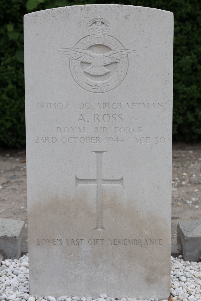 Commonwealth War Graves Odiliapeel #3