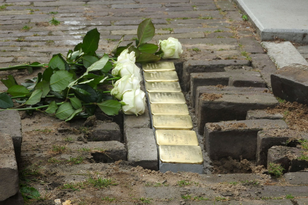 Stolpersteine Sijzenbaan 78 (nu 66 t/m 94) #1