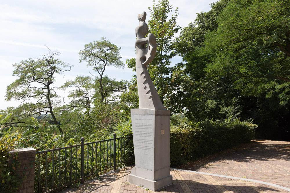 Monument 'De vrouwen in oorlogstijd' #1