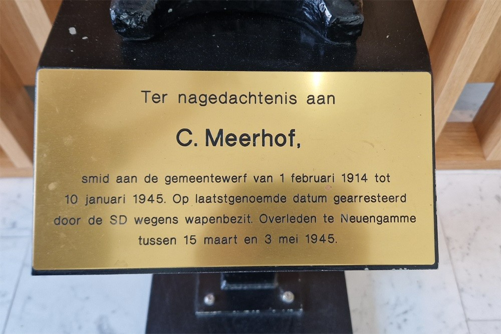 Verzetsmonument Aambeeld met Gebroken Hamer  Apeldoorn #4