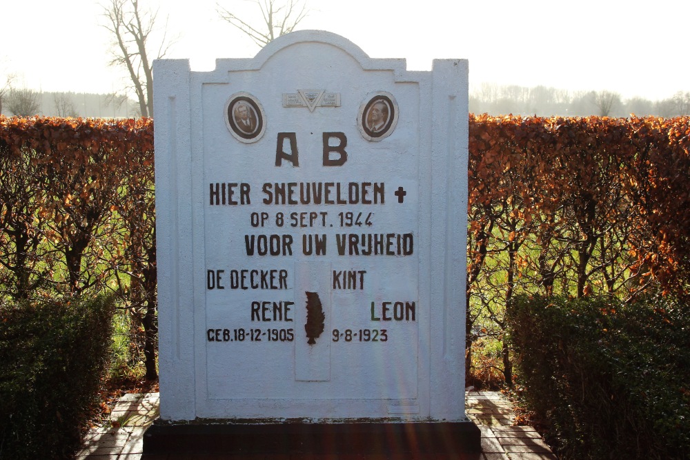 Monument Gesneuvelde Verzetsstrijders Waasmunster #2