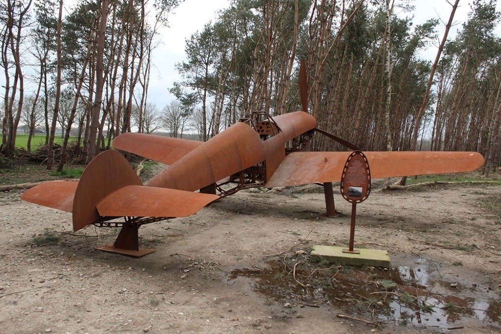 Duitse Bunker en Schijnvliegveld 'De KIek' Riel #3