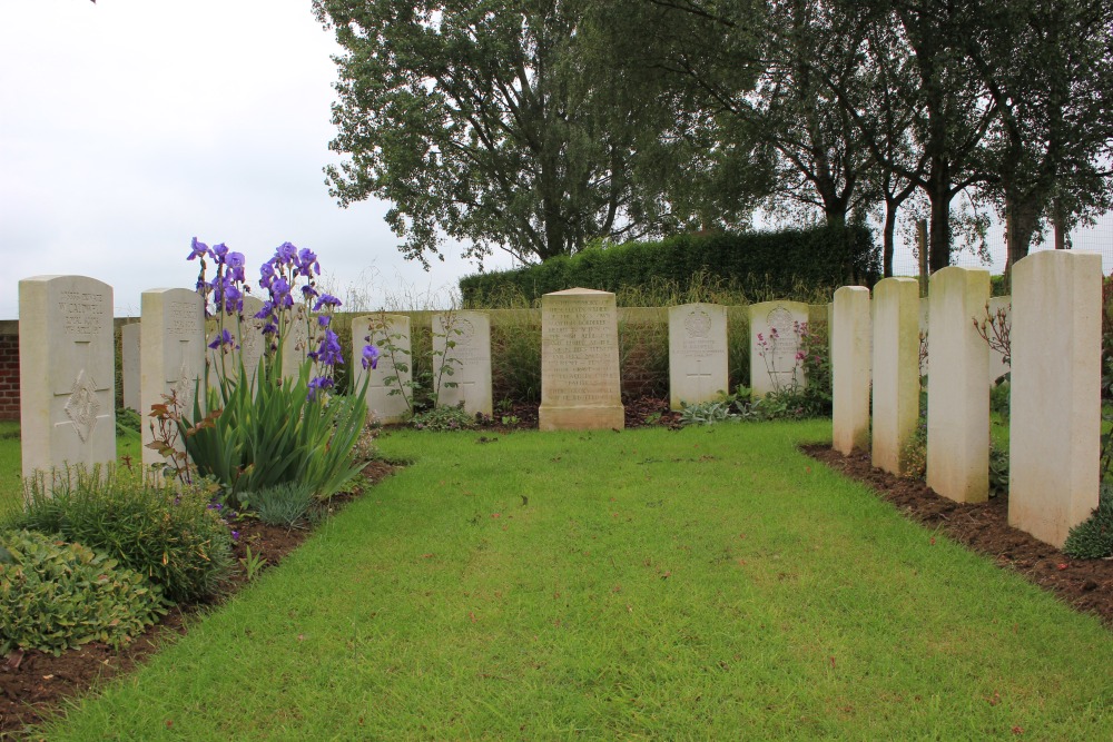 Commonwealth War Cemetery Tilloy #4