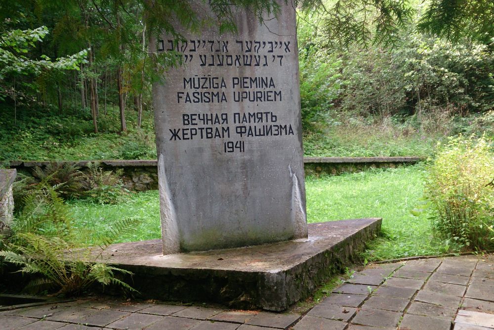 Monument Executieplaats Augustovka-ravijn #1