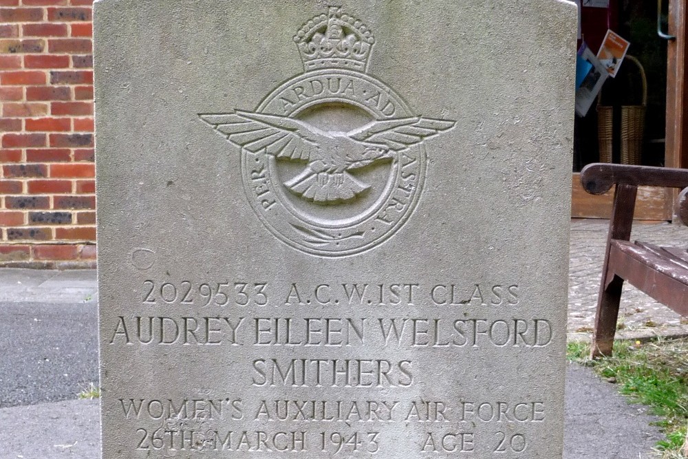 Commonwealth War Graves St. Mary Churchyard