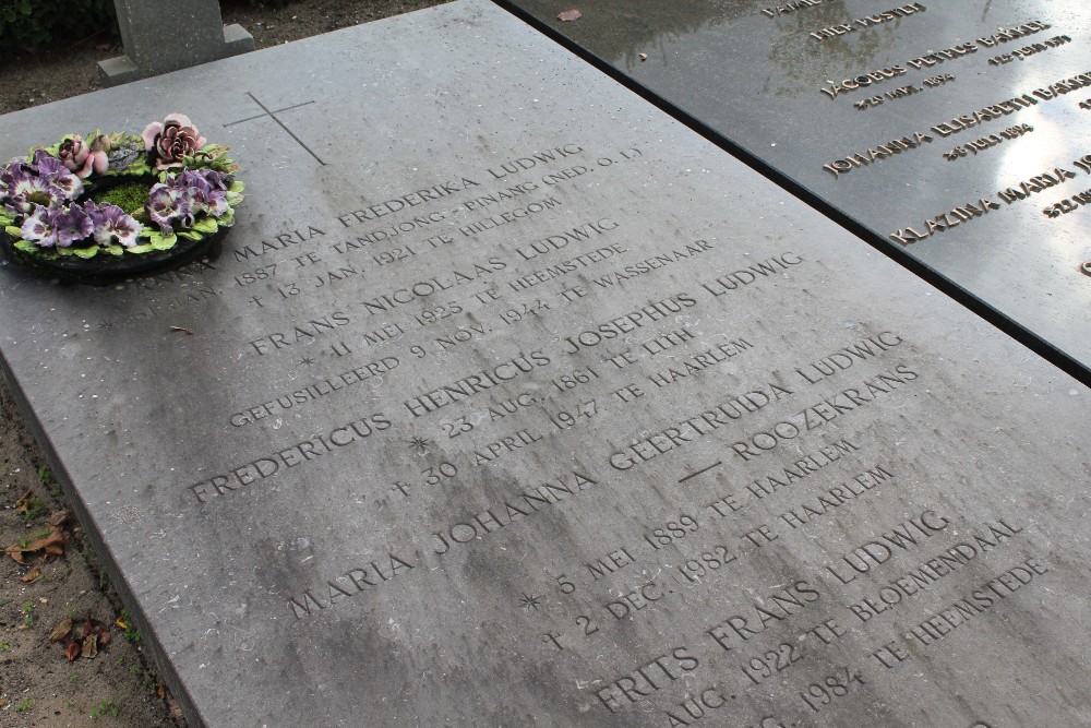Dutch War Graves Roman Catholic Cemetery Hillegom #3