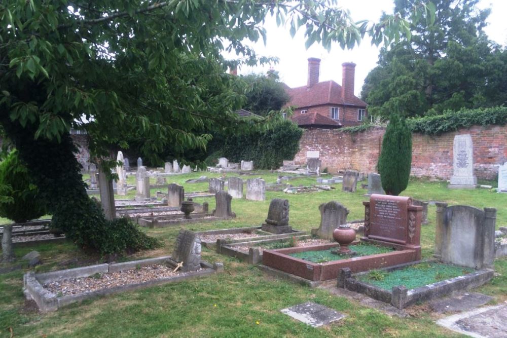 Commonwealth War Grave Cores End United Reform Churchyard #1